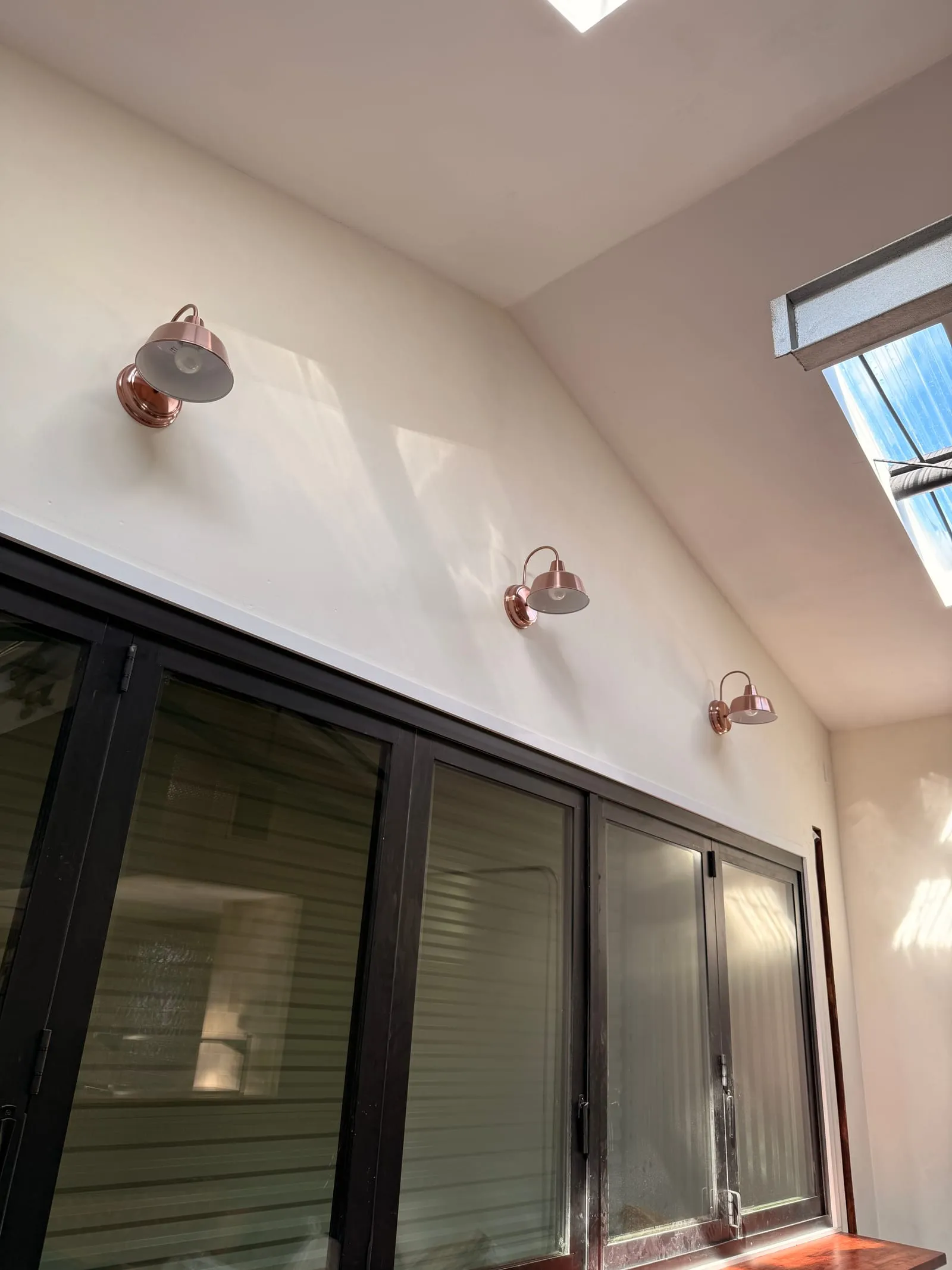 Applied Arts Cafe: Cream Limewash Wall