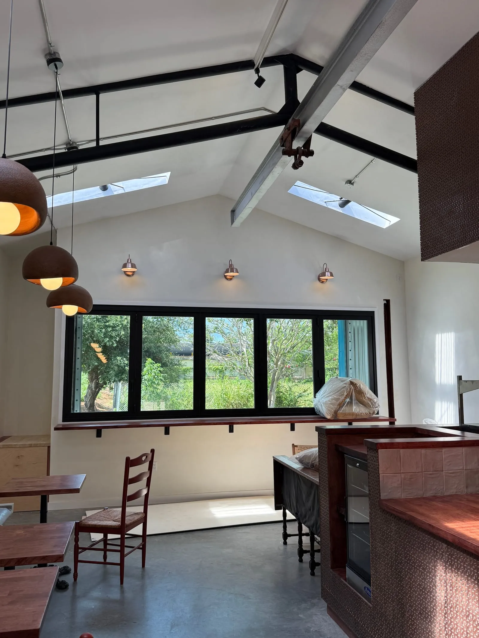 Applied Arts Cafe: Full Room Finish