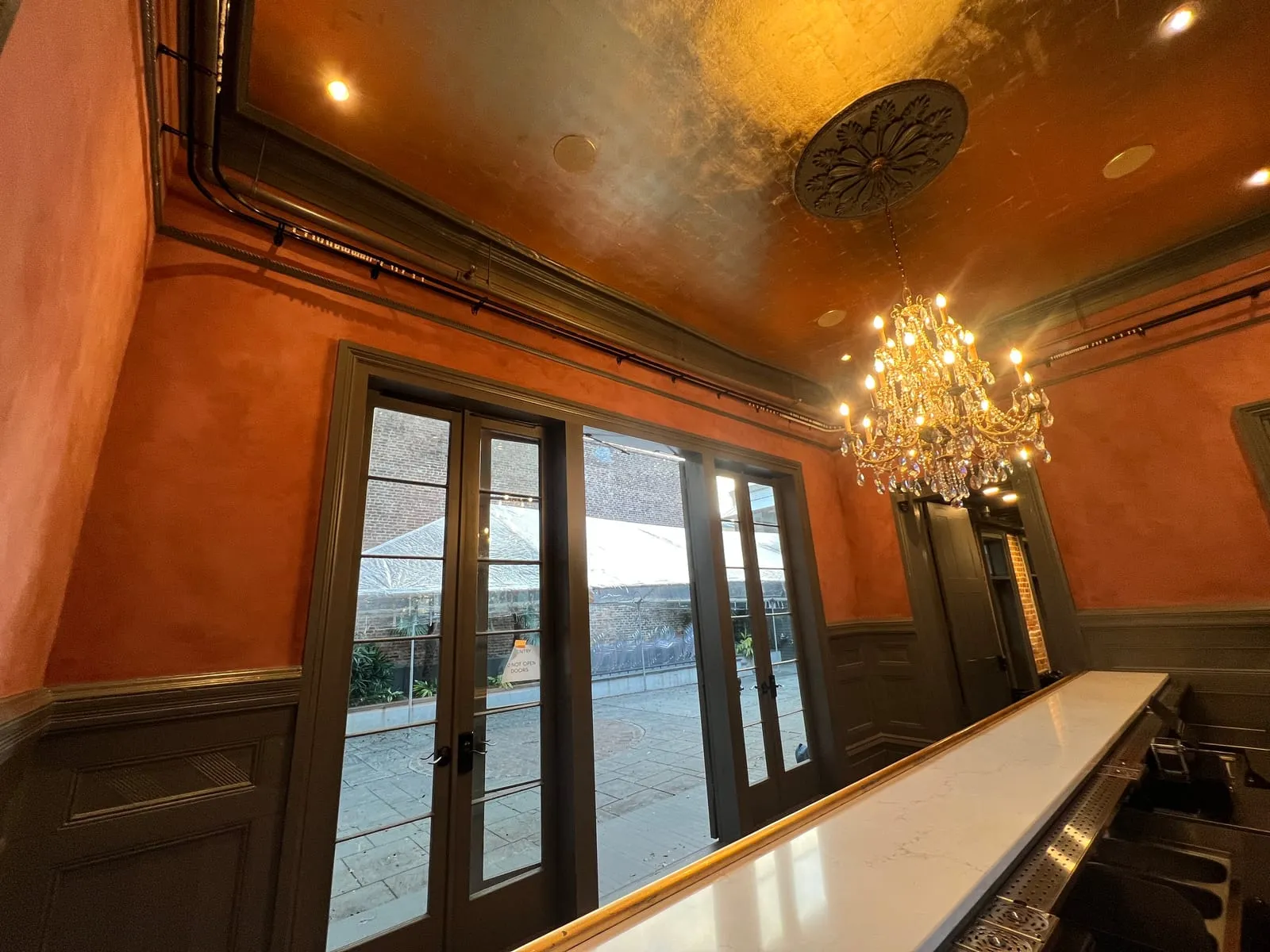 Margaret Place Hotel: Gold Leaf Ceiling Detail